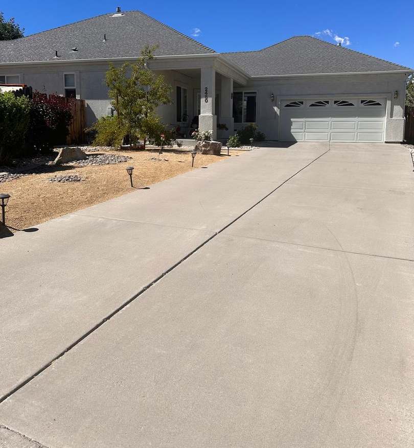 Beautiful Golf Course Home Located on a Cul de Sac