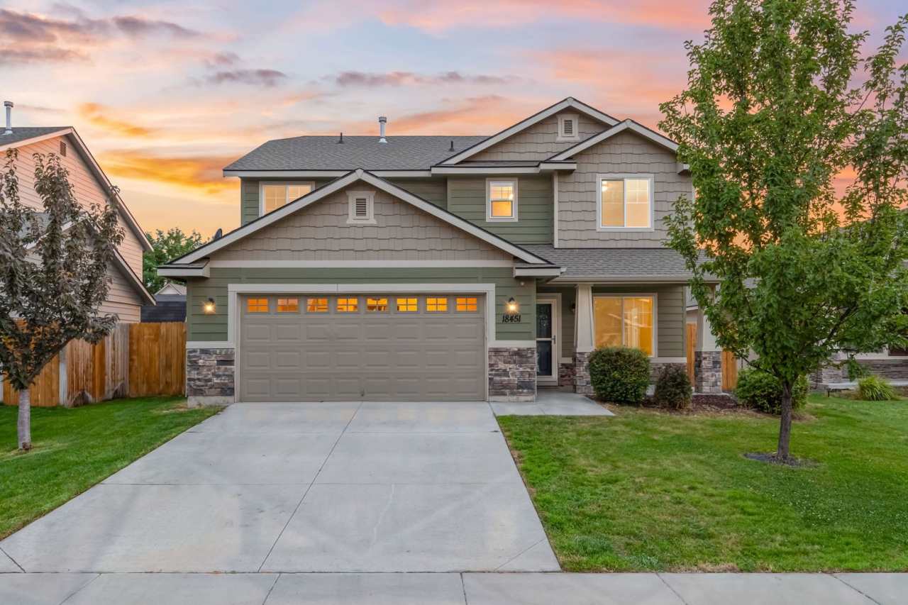 4bd/2.5ba Home Near the Marketplace Nampa  Conveniences!
