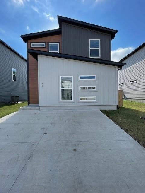 881 Massachusetts  AVE