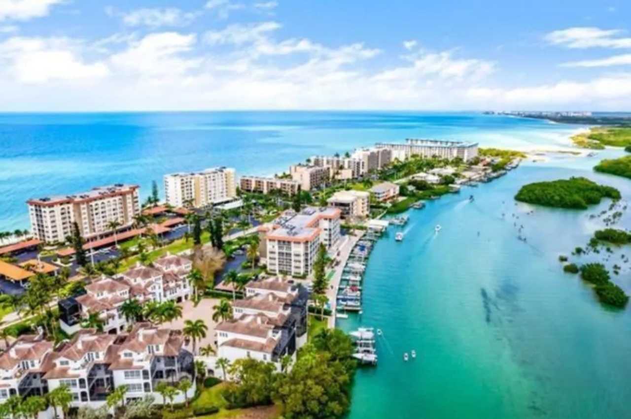 ** STUNNING BEACHFRONT 2/2 PENTHOUSE SEASONAL UNIT ** CASA BONITA GRANDE ** MODERN ** LUXURY ** BONITA SPRINGS **