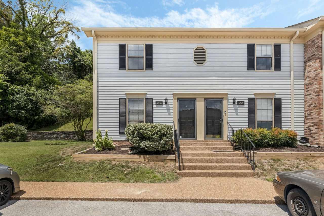 Convenient Brentwood Condo