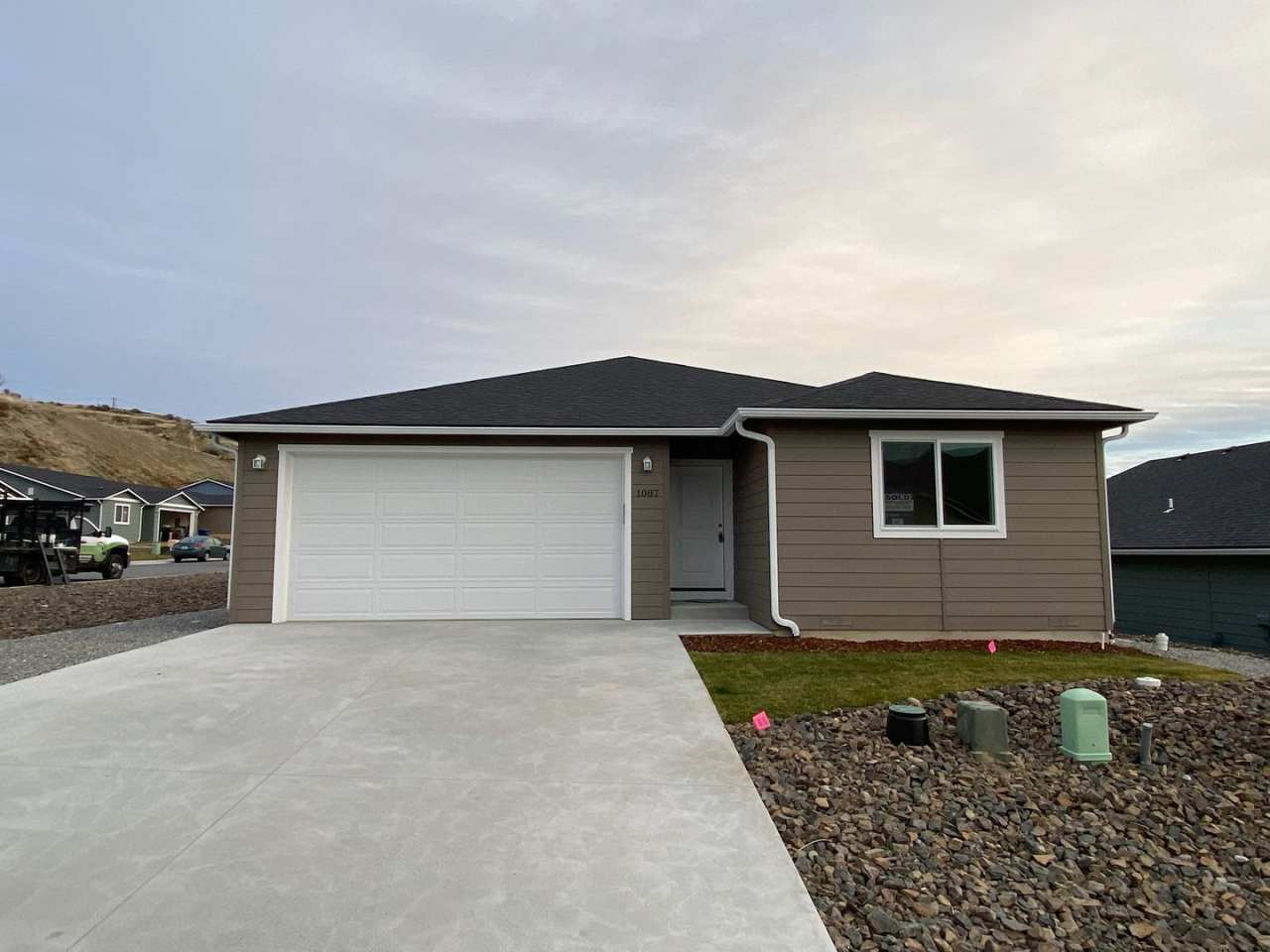 Luxury 3 bedroom, 2 bath home with double garage!