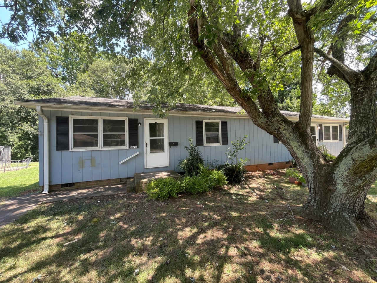 SHJ278-513 Leander Street