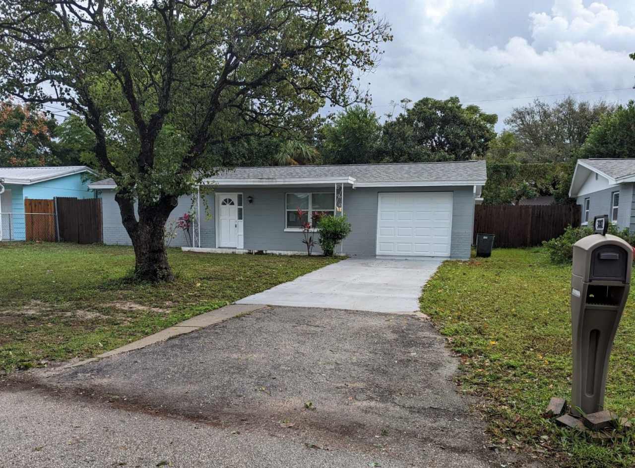 BEAUTIFUL 3/2/1 1020 Sq Ft, UPDATED kitchen  bath, ALL tile floors, LARGE fenced in yard!!