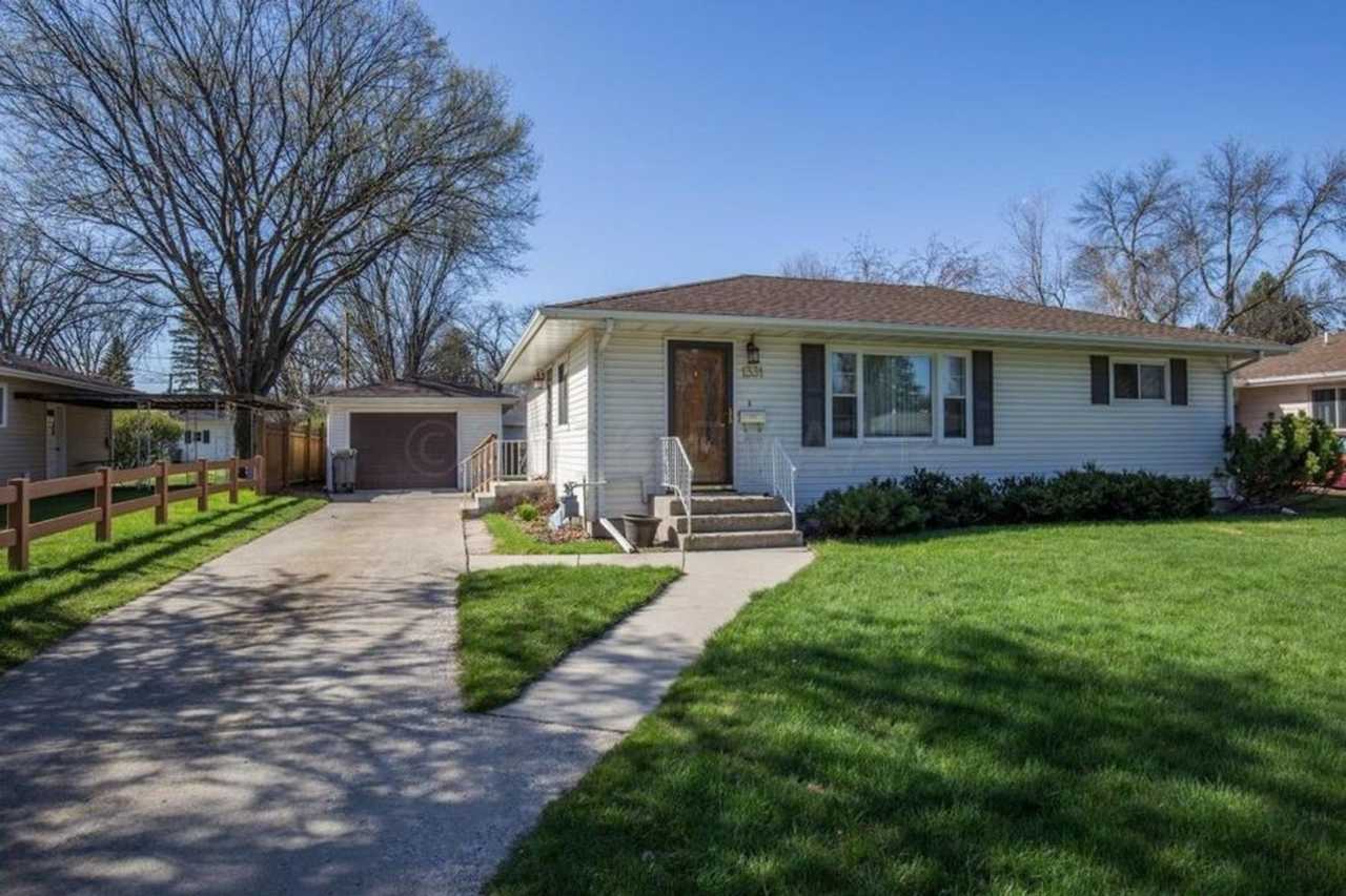 5 Bedroom Home in Moorhead