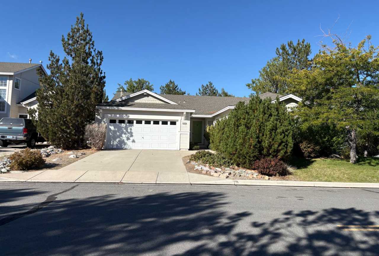 very nice 3 bedroom in North Valleys