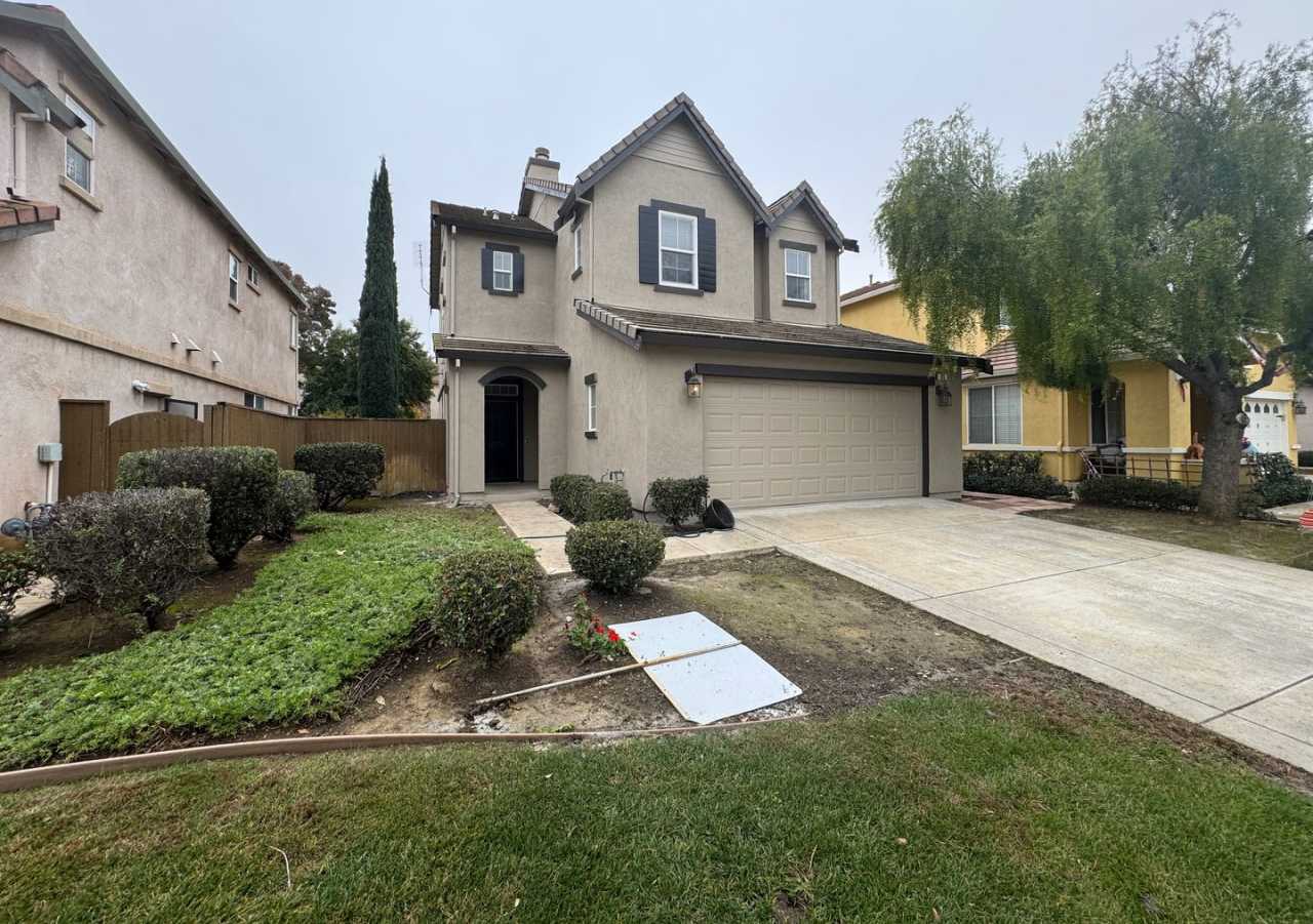 Great 5 bedroom 2.5 bath home in desirable Brentwood neighborhood! Crown molding in living room with gas fireplace. All new flooring, and new interior  exterior paint throughout. Come make this your next home!