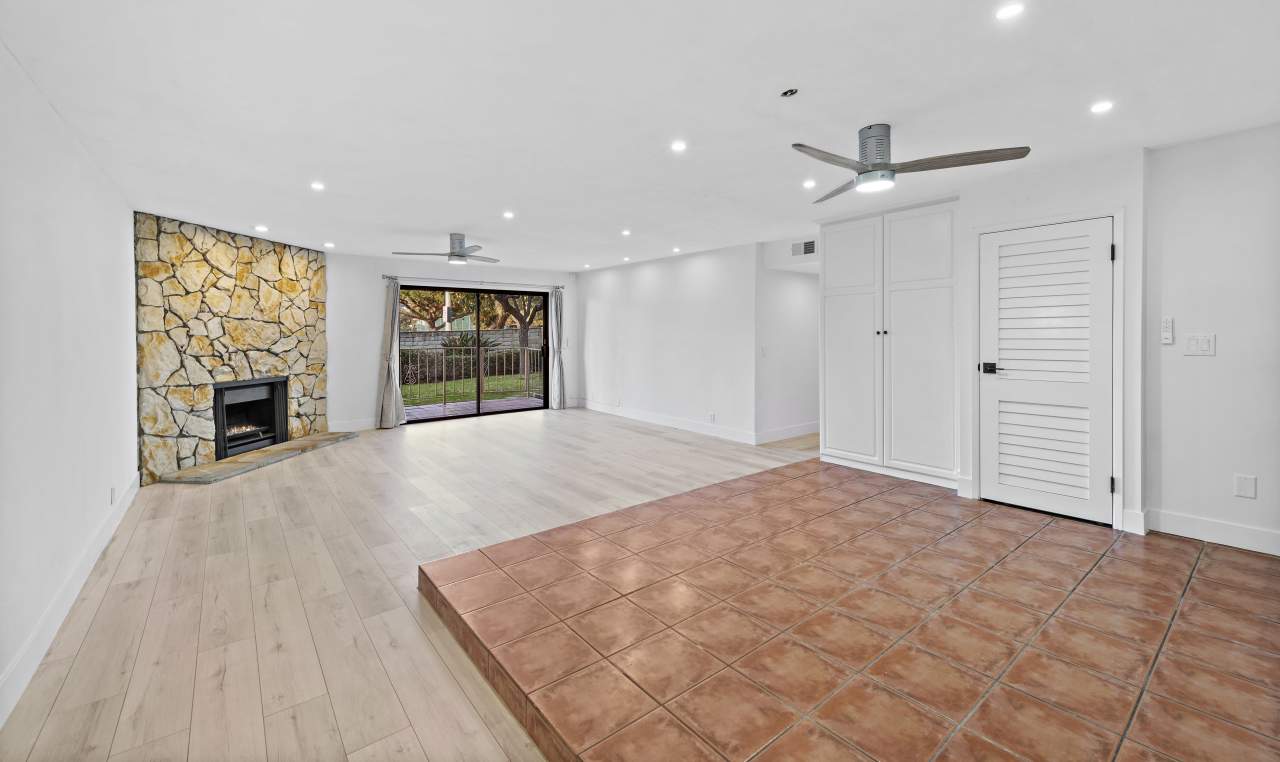 2501 South El Camino Real