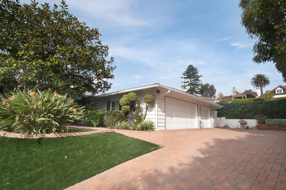 AVAILABLE NOW! STUNNING LA JOLLA 3BD/2.5BA HOME WITH POOL! $7,795/mo