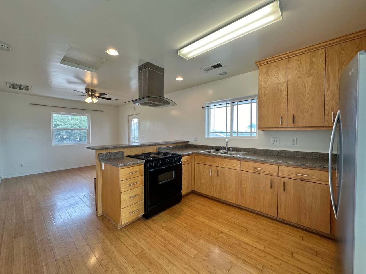 Upstairs 1 Bedroom with tons of Sunshine and Large Balcony!