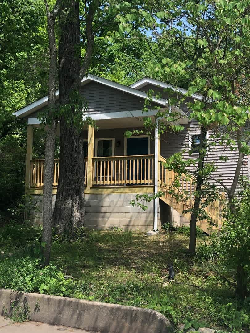 2 bedroom, 1 bath House: Available August 2025!