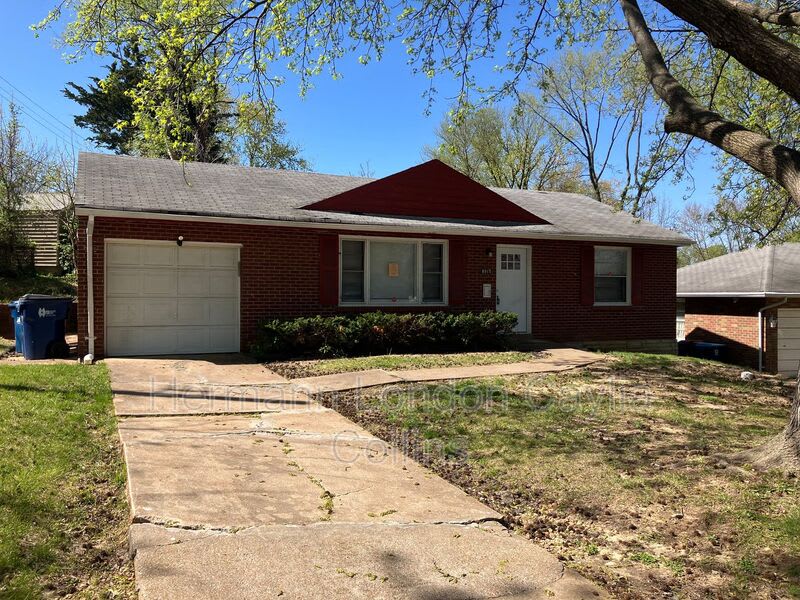 8915 Hillview Avenue