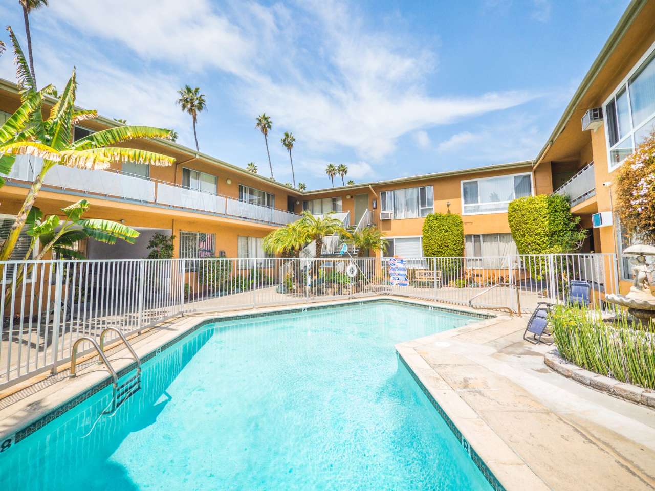 336 S Alexandria Ave