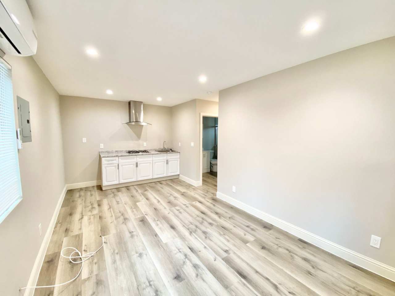 Charming 1-Bedroom, 1-Bathroom ADU in a Prime Location – 795 1/2 42nd St