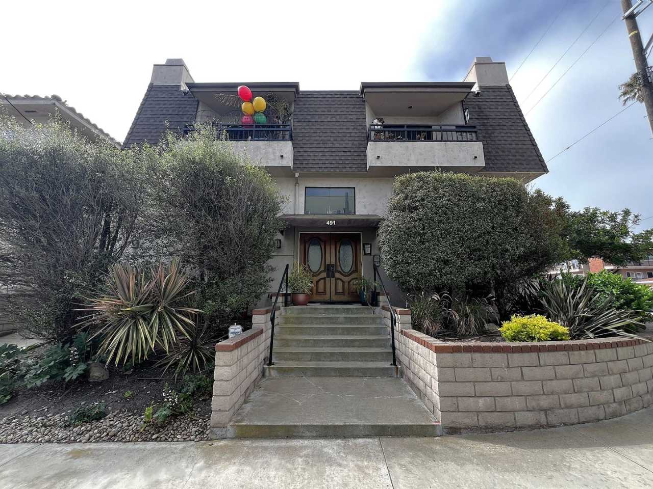 Modern Beachside Living – 2-Bed, 2.5-Bath Condo Just Steps from the Sand