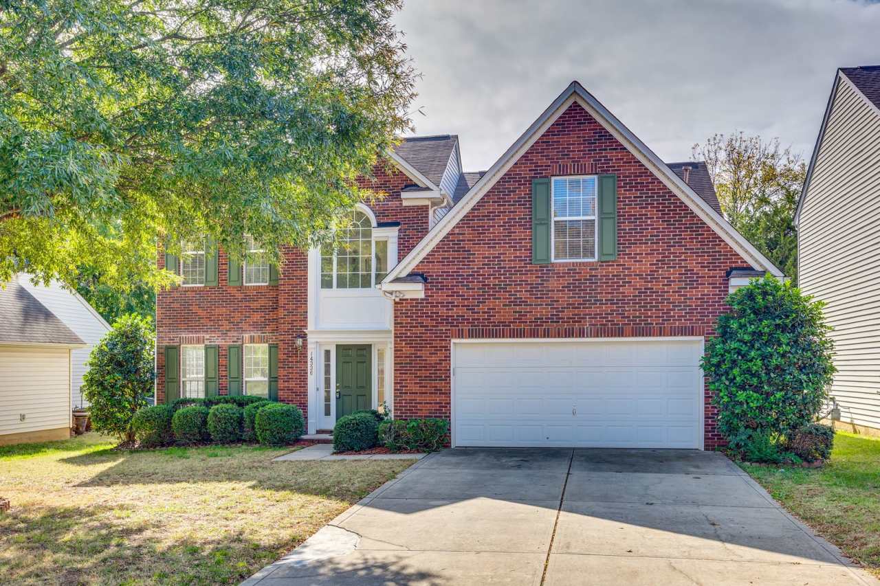 Beautiful 3 bedroom 2.5 bath home in Williams Glenn Community in Charlotte with Primary on the main.