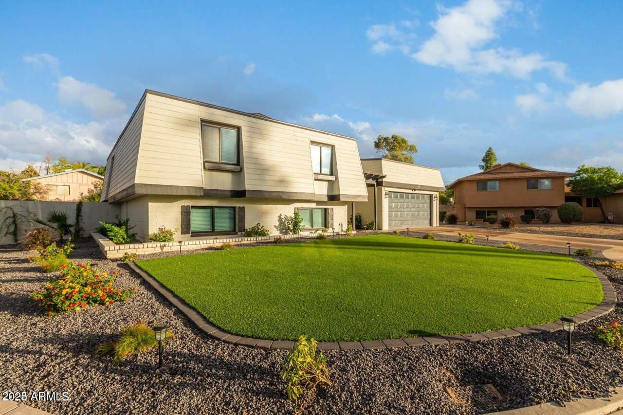 429 E GREENWAY Drive