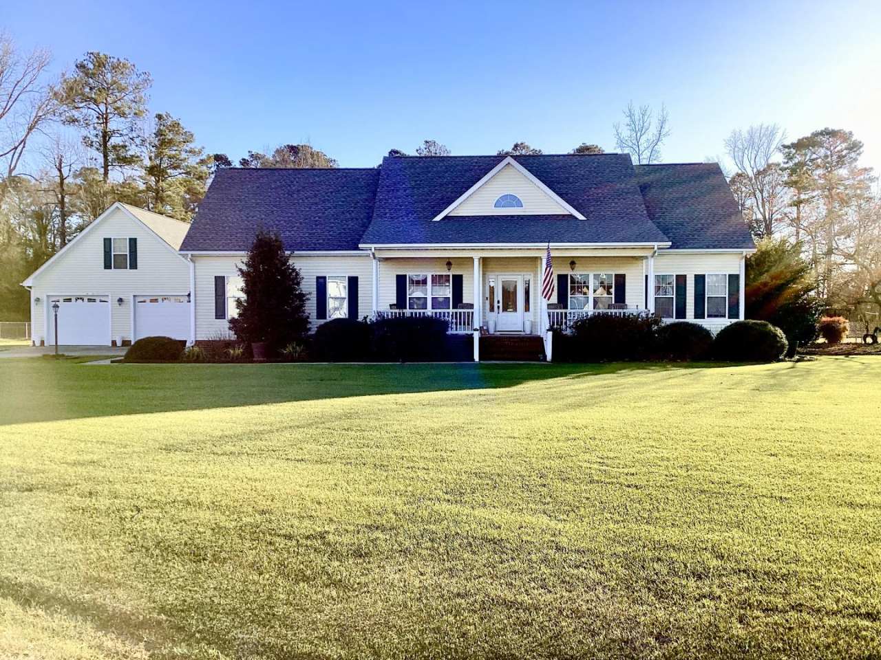 4 Bed/3 Bath Spacious Home! Extra 2 Car Garage!