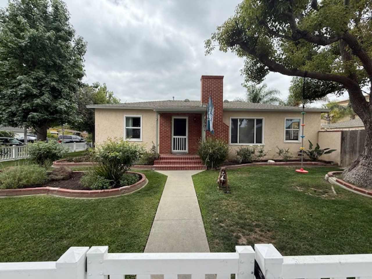 SPACIOUS 3 BEDROOM / 1.5 BATH HOME IN LOS ALTOS