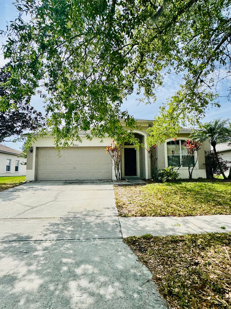 Stoneybrook East Golf Course Community: 4 bedroom, 2 bath, 2 car garage