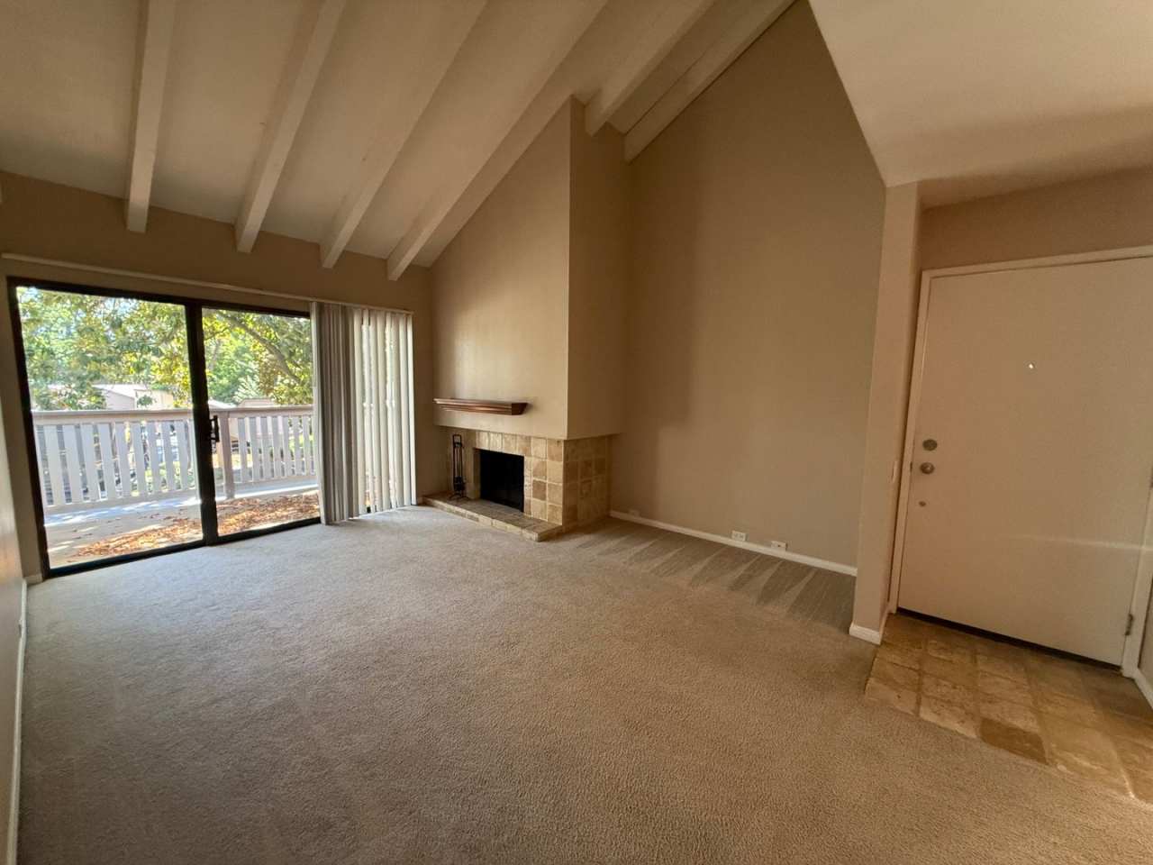 2 bed 2 bath upstairs condo available to move in now!