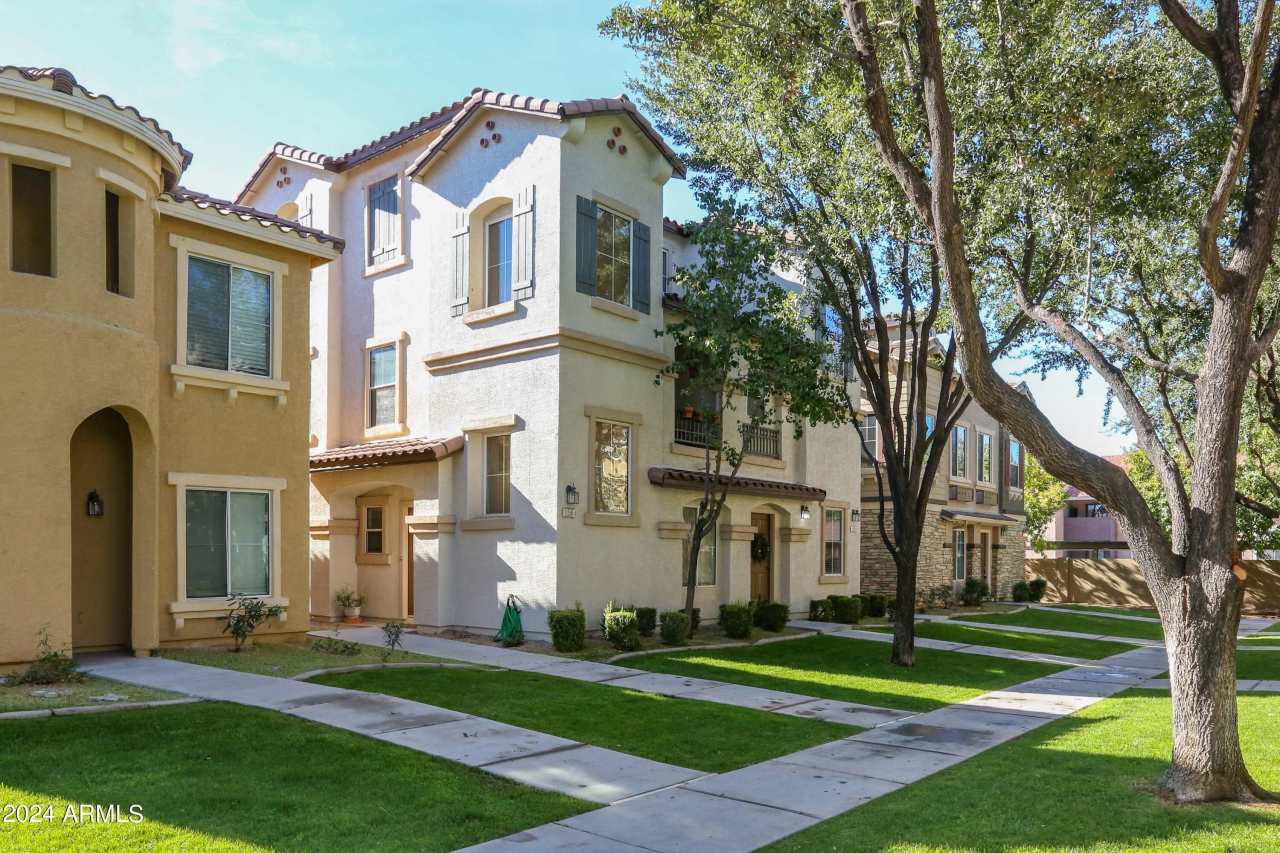 158 W Campbell Court