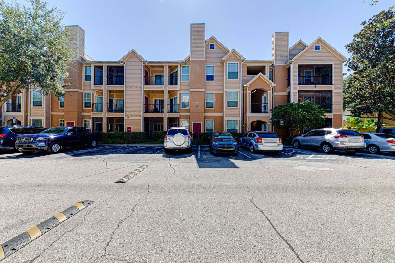 1995 ERVING CIRCLE Unit #206, OCOEE