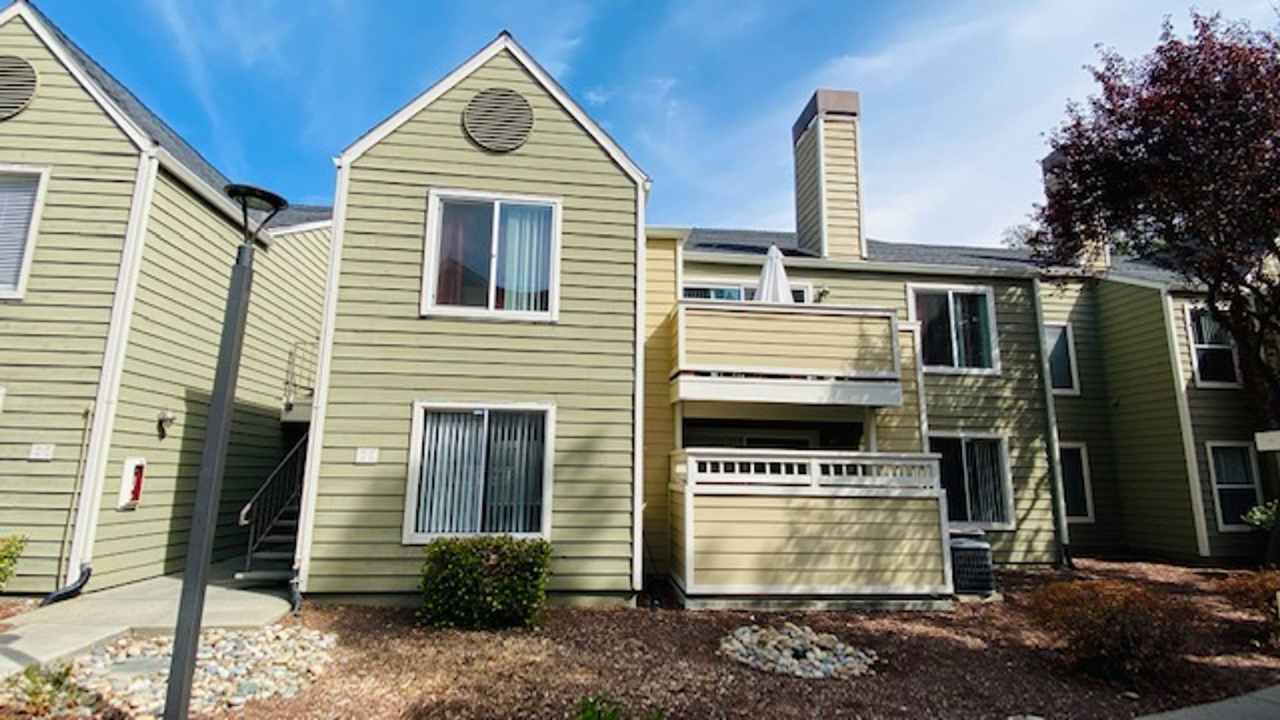 Spacious Lower Level, 2BD/2BA Condo Unit, Reflections, SR- Available NOW!