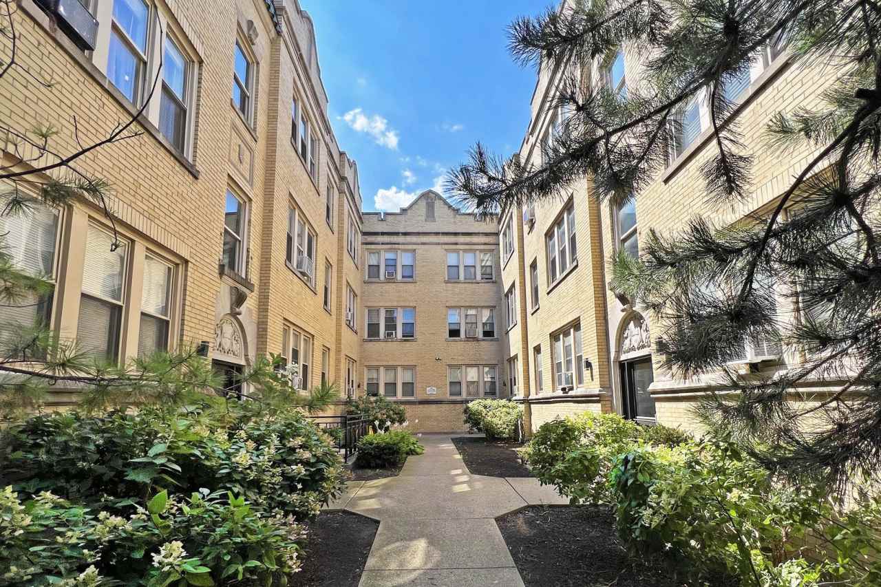 2400 N Kilbourn Avenue