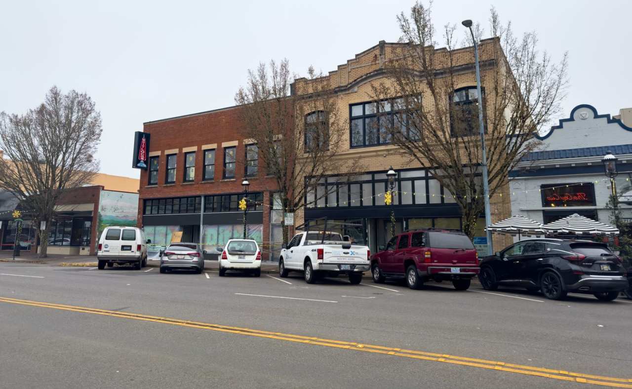 WINTER SPECIAL - NEWLY RENOVATED DOWNTOWN SALEM ONE BEDROOM