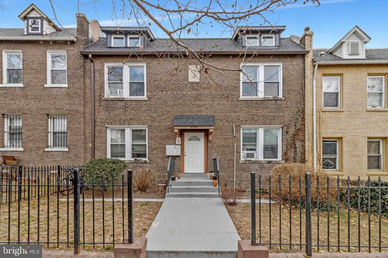 1111 QUEEN Street NE unit: 3