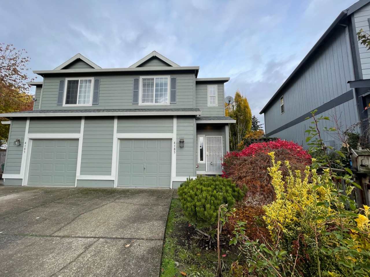 Charming 3 Bd, 2.5 Ba Pet-Friendly Home in Hillsboro ~ Washer  Dryer Included, Single-Car Garage, Fully Fenced Yard!