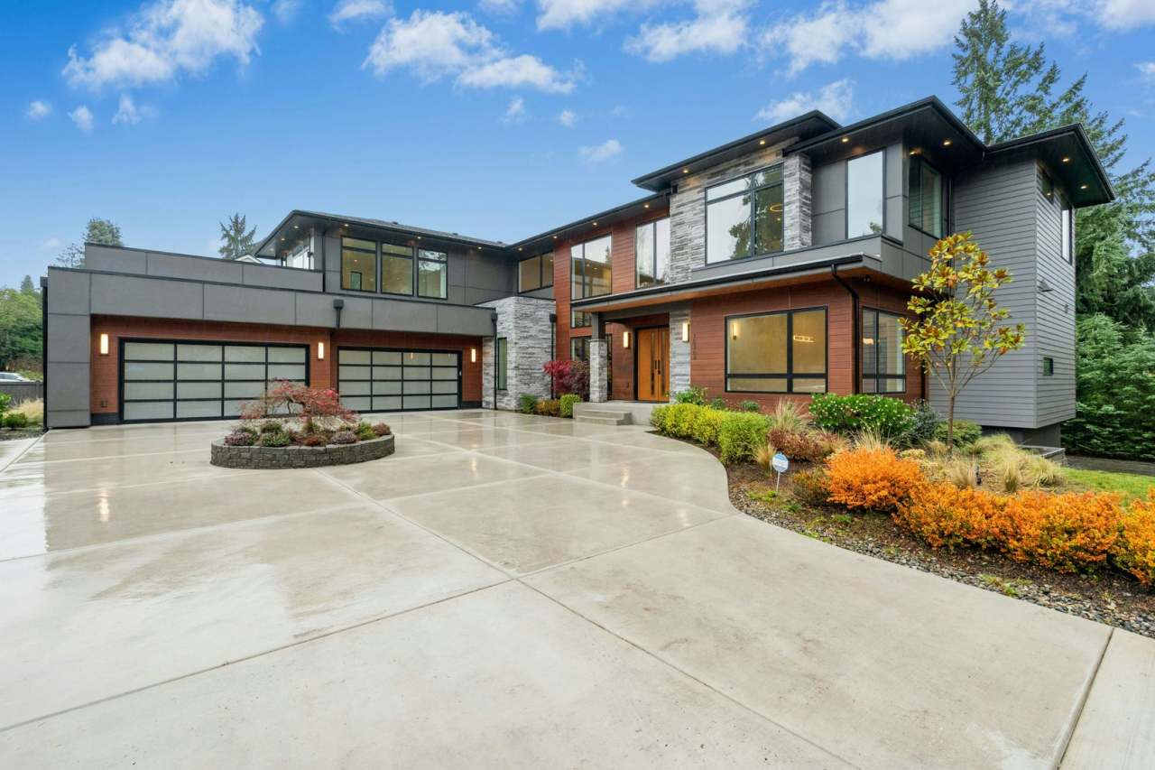 5bd/6.5ba Bellevue Home