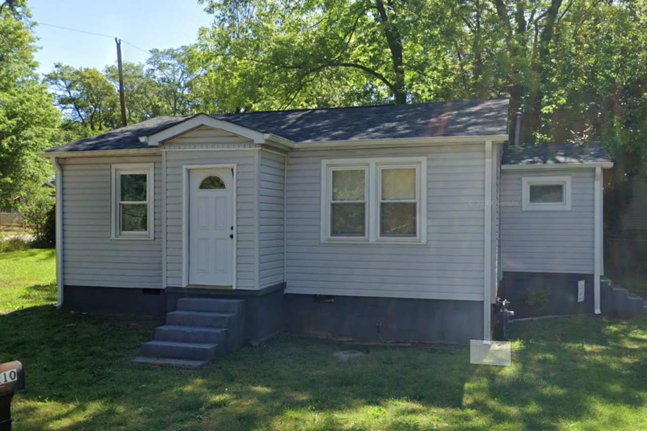 Charming Cottage Living in Greenville!