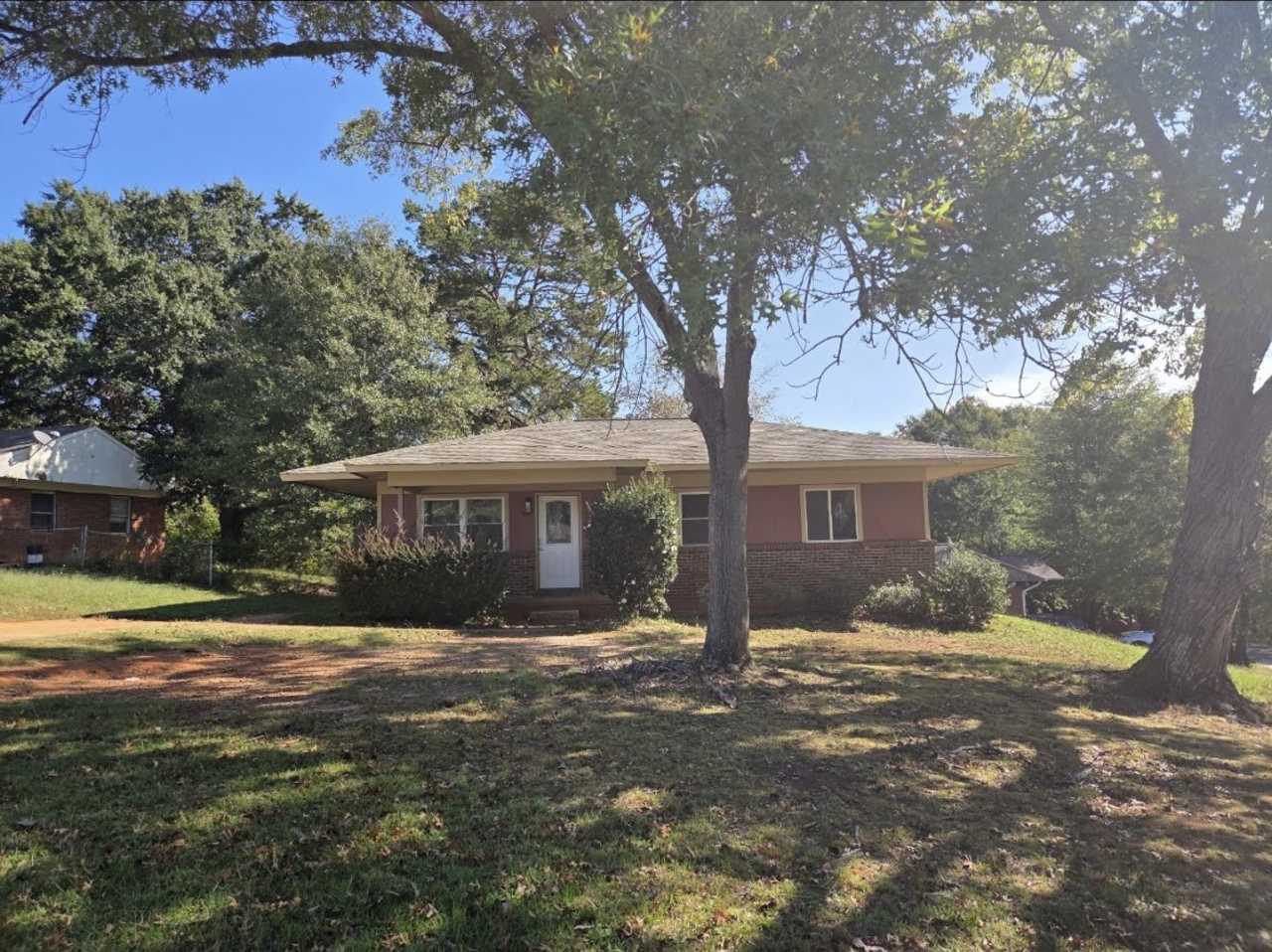 Cozy 3bedroom Move in ready! 1/2 off First Month