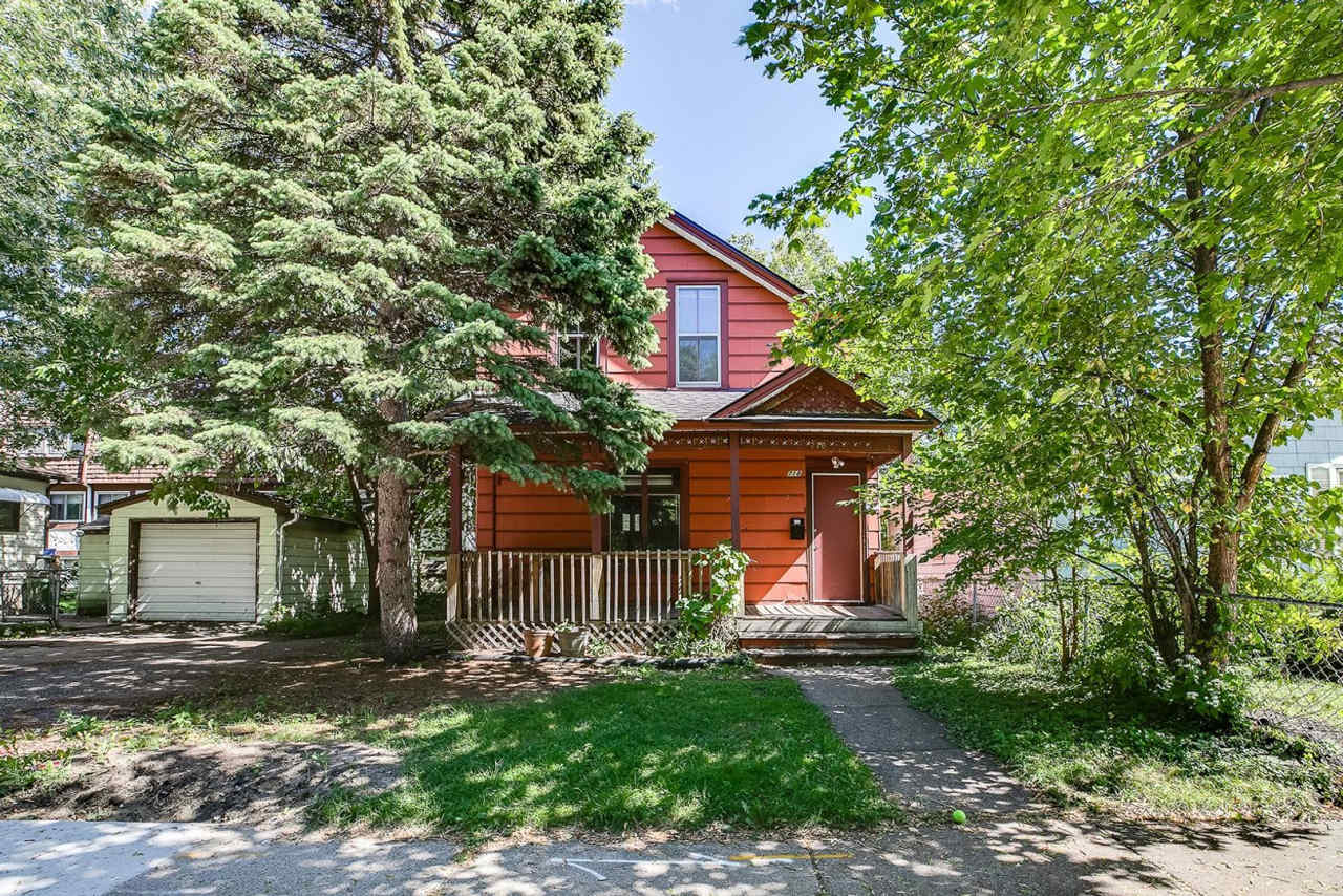 Rare Dinkytown 4 Bedroom Single Family House! Off Street Parking Available for Free!