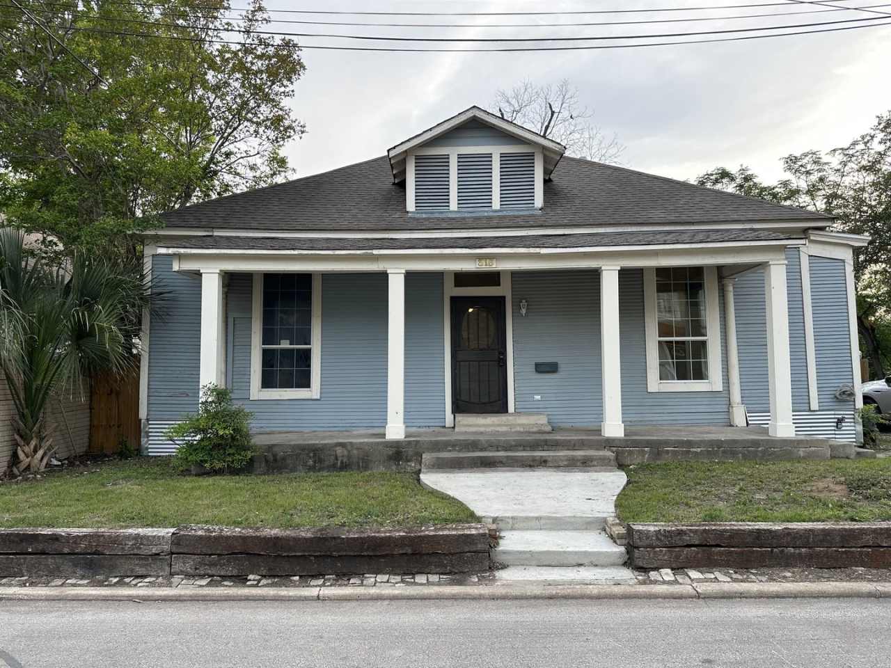 Timeless Charm Located Near Central Downtown San Antonio!