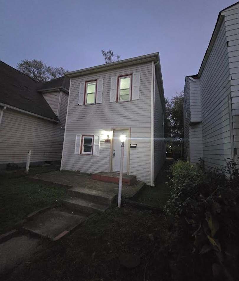 Two Bedroom W/ Den Home located near Oliver Street and Kentucky Avenue