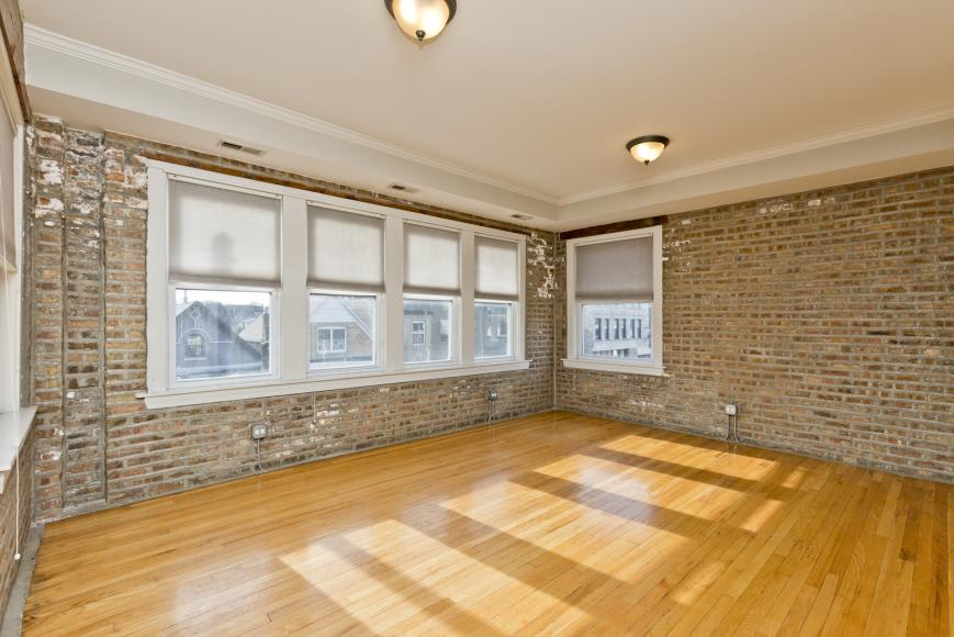 3040 W Diversey