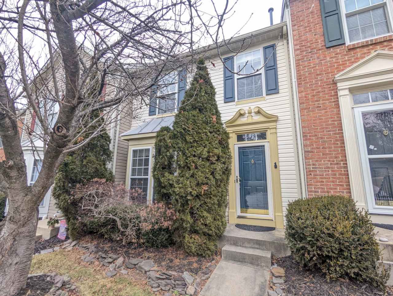 Townhouse in Spring Ridge community - OAKDALE school district - available before the holidays!