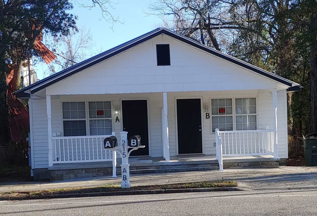 215 Johnson Street A-b