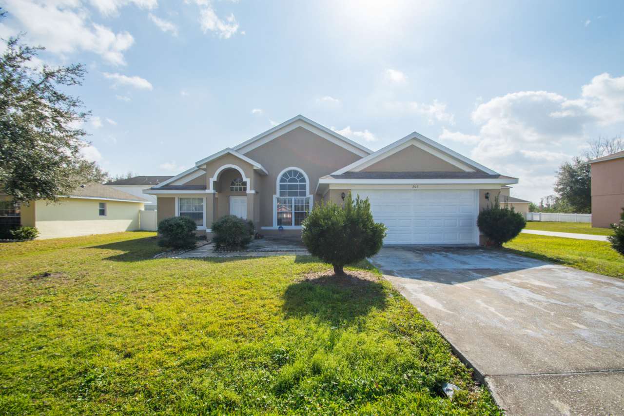 3 Bed 2 Bath Home with Stainless Steel Appliances Near Poinciana Pkwy!