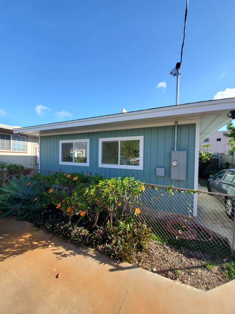 Really Nice 2 Bedroom, Split AC, Parking in Kaimuki
