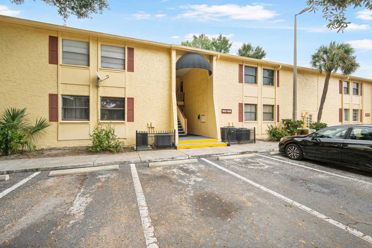 Affordable 3/2 in the Heart of Town And Country