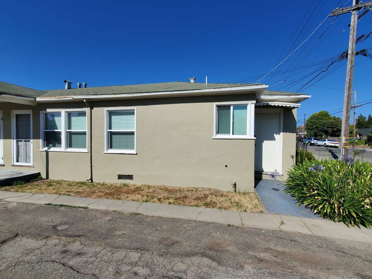 Newly Remodeled 1 Bedroom/1 Bath Near Mission Blvd.