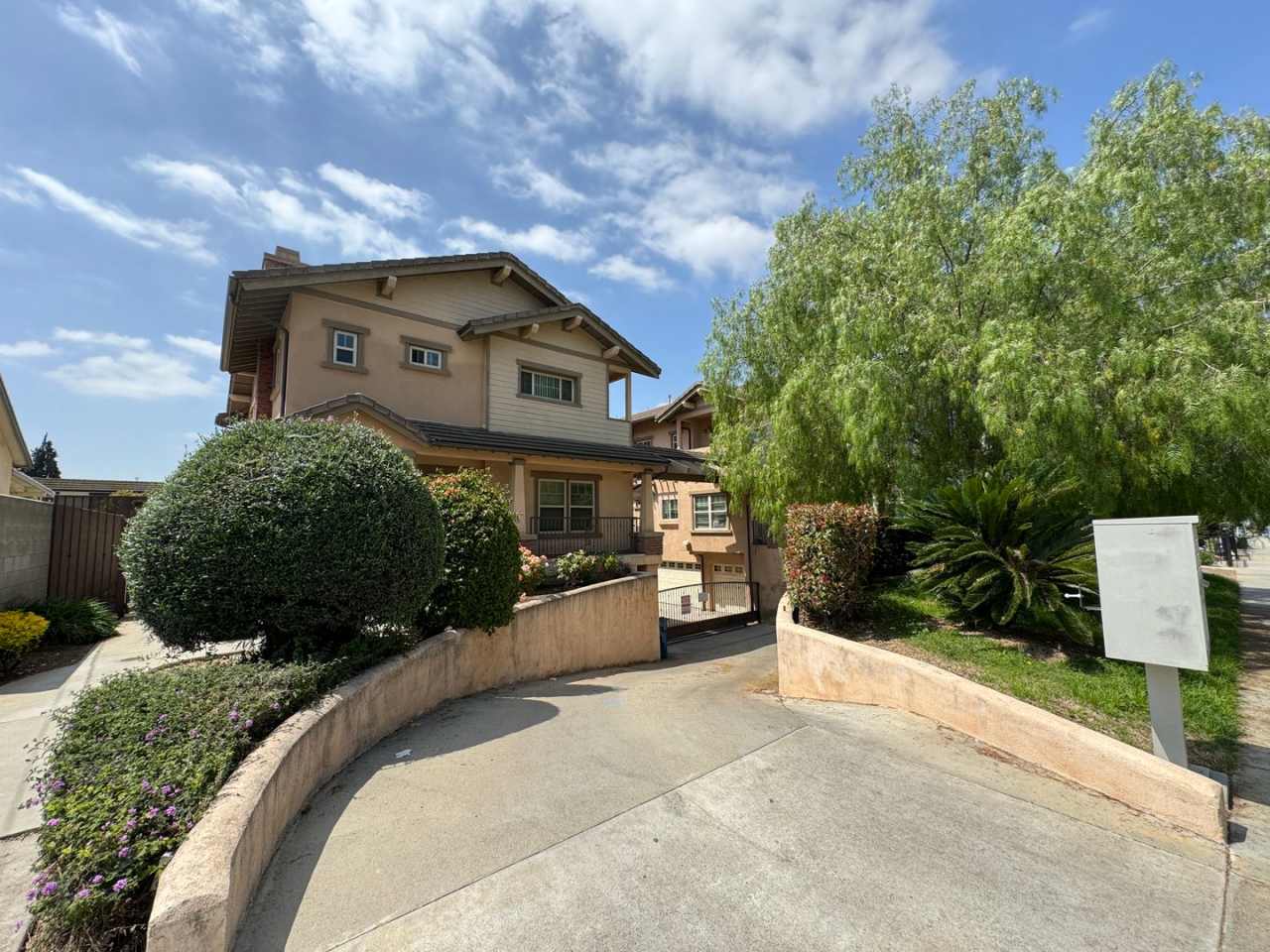 3 Bedroom, 3 Bathroom Luxury Townhouse with Attached 3-Car Garage