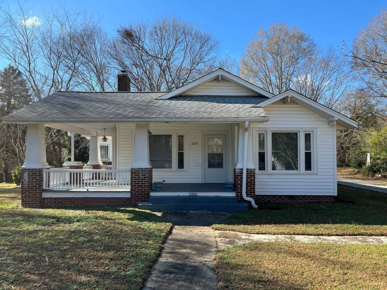 Charming 2-bedroom, 1-bathroom house