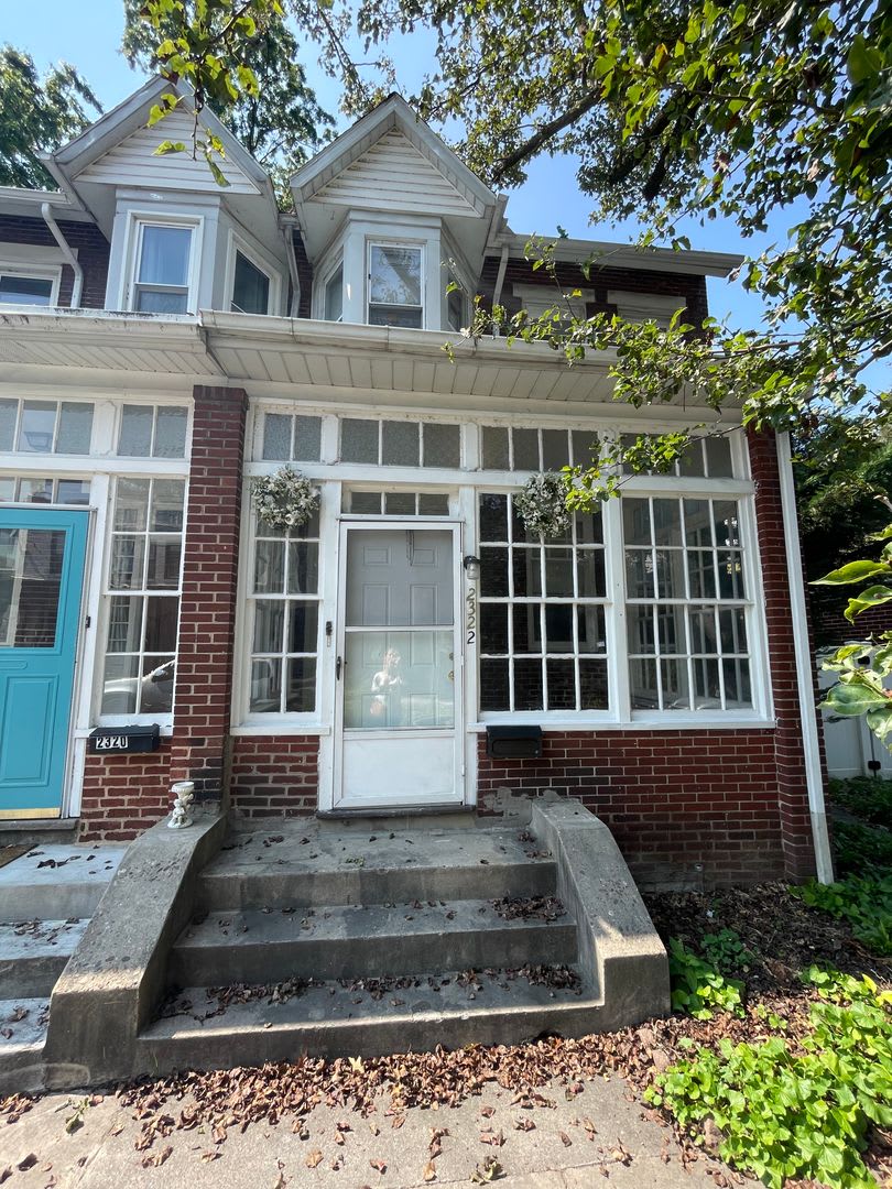 3 Bedroom Single Family Home Located in Harrisburg- Includes Bonus Room/Office!