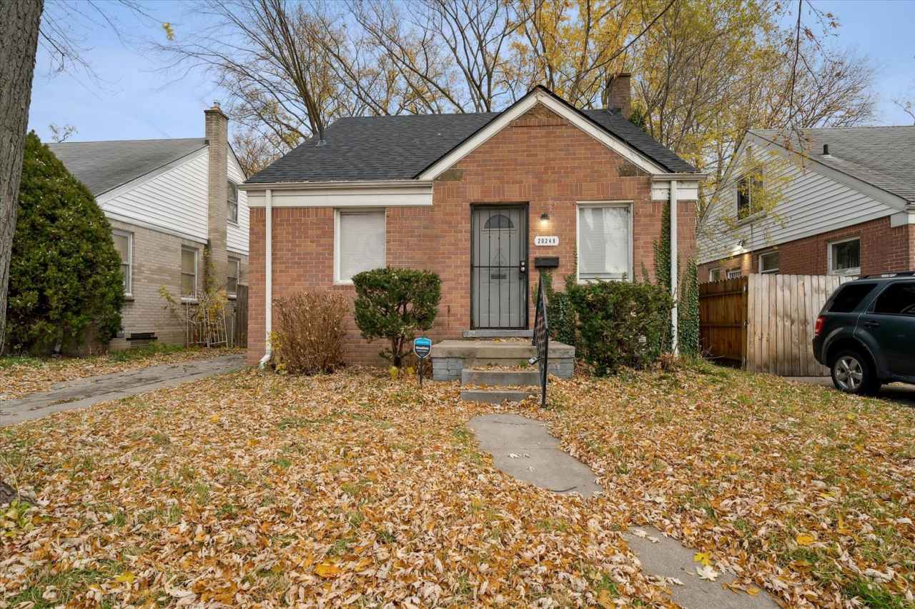 3 bedroom bungalow - $1300