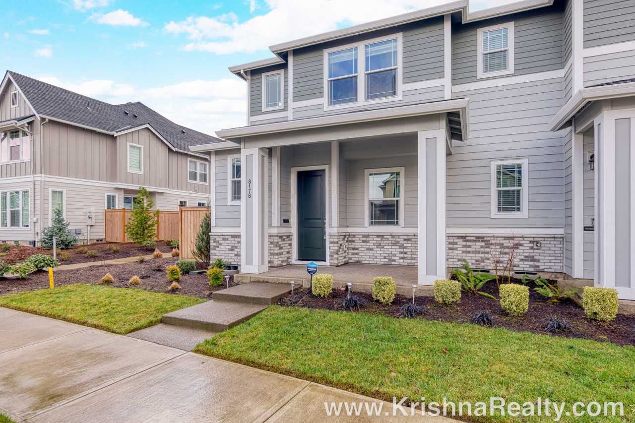 Beautiful 3-Bed | 2.5-Bath Townhome | Expansive Private Outdoor Space | Reeds Crossing